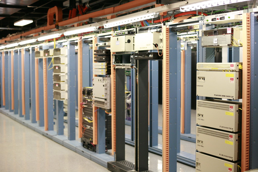 Rak server di pusat data, ilustrasi infrastruktur PHP yang terdampak Celah PHP Terbaru 2026 (Foto: Robert Scoble, CC BY 2.0)
